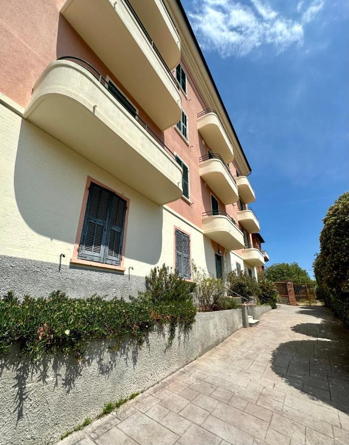 Hostdomus - Casa Ester Noli Exterior photo